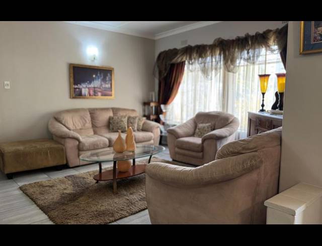 4 BEDROOM HOUSE FOR SALE IN WAVERLEY